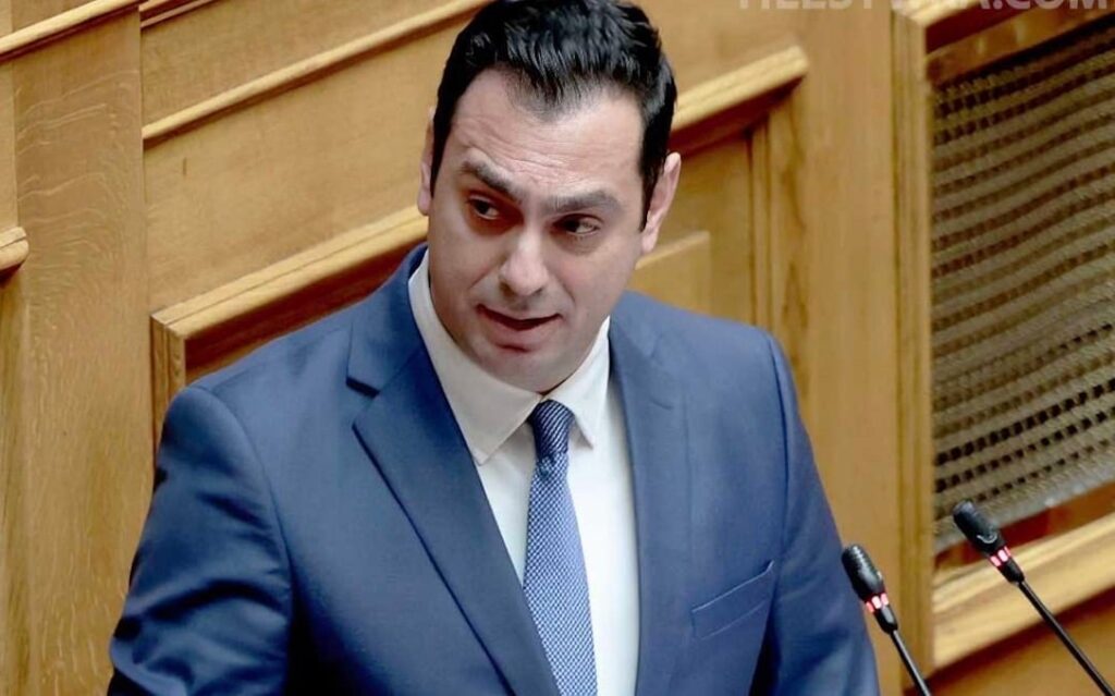 «Αν δεν έχεις 10 ευρώ, πάρε λεωφορείο» λέει «γαλάζιος» βουλευτής