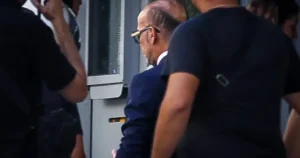 Σκάνδαλο: Το υπουργικό ζεύγος που πήγαινε στο ιατρείο του Κολωνακίου – Πολιτικός σεισμός από τις αποκαλύψεις