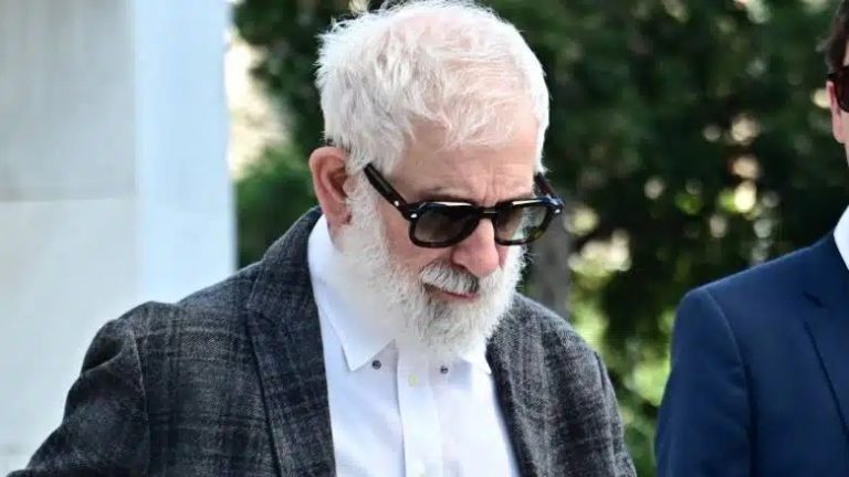 Πέτρος Φιλιππίδης: Επιστρέφει στο θέατρο και ξαναγίνεται σταρ της τηλεόρασης – Ποιο είναι το πρόσωπο που τον στηρίζει;