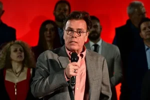Δημήτρης Παπανώτας: Ανακοίνωσε την αποχώρησή του από την τηλεόραση – “Αφήστε με ήσυχο! Έχω πένθος βαρύ! Αποχωρώ…”