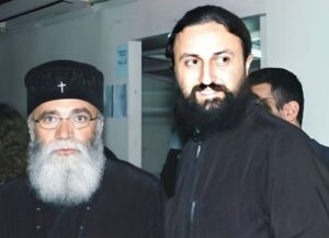 Απίστευτη μεταμόρφωση: Πέταξε τα ράσα, ξυρίστηκε και άλλαξε λούκ! Δείτε πώς είναι σήμερα ο π. Παντελεήμων
