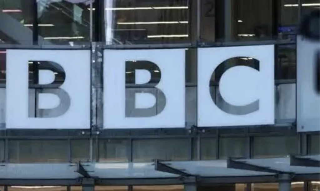 BBC: Κλείνουν BBC Three, BBC Scotland και Radio 4 Extra το 2027