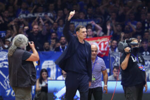 Χαμός με Μπαρτζώκα μετά το Ηρακλής-Ολυμπιακός, τι φώναζαν οι οπαδοί του Ηρακλή, πώς αντέδρασε