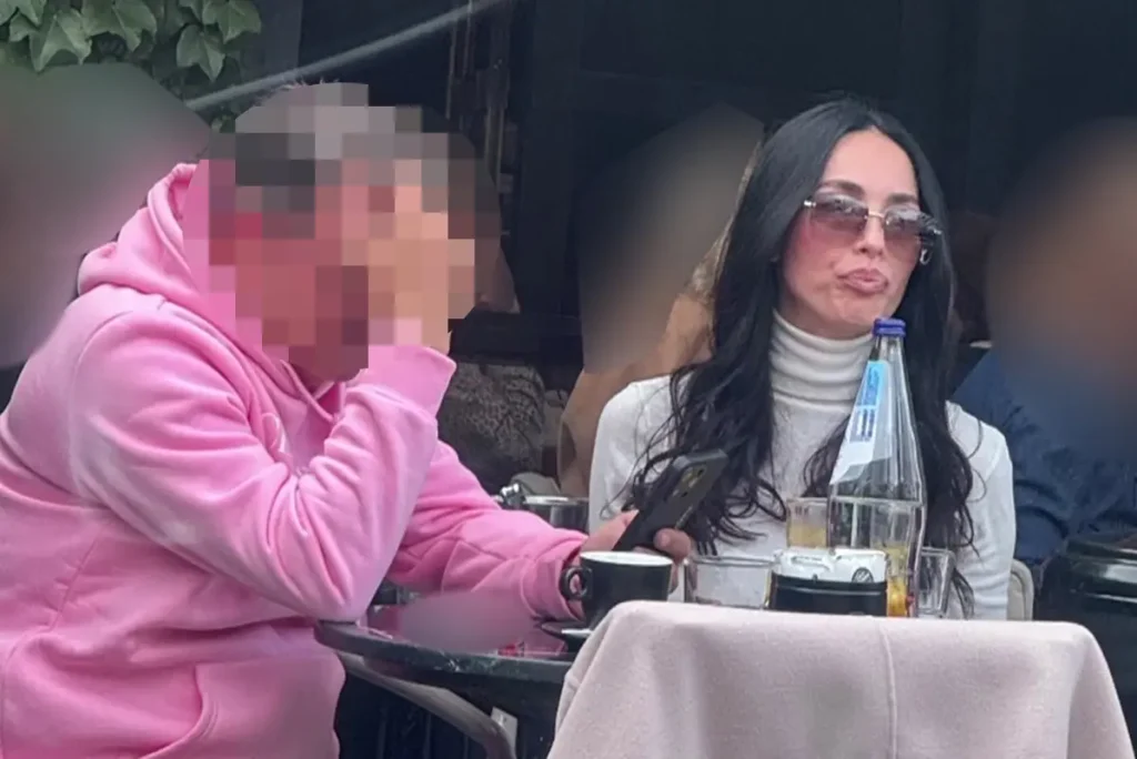 Μία εβδομάδα μετά την αποκάλυψη του χωρισμού εθεάθη με καλλονή στα νότια προάστια