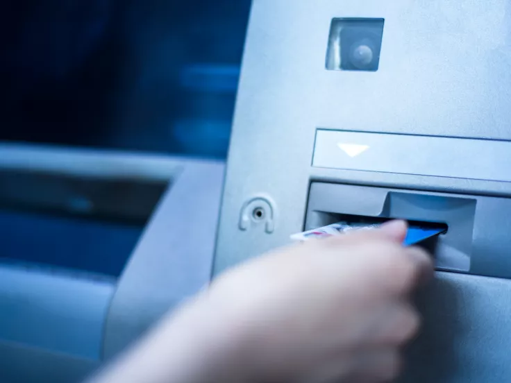 Διπλή «ανάσα» τον Νοέμβριο: Ποιοι θα πάρουν 400 και ποιοι 150 επιπλέον
