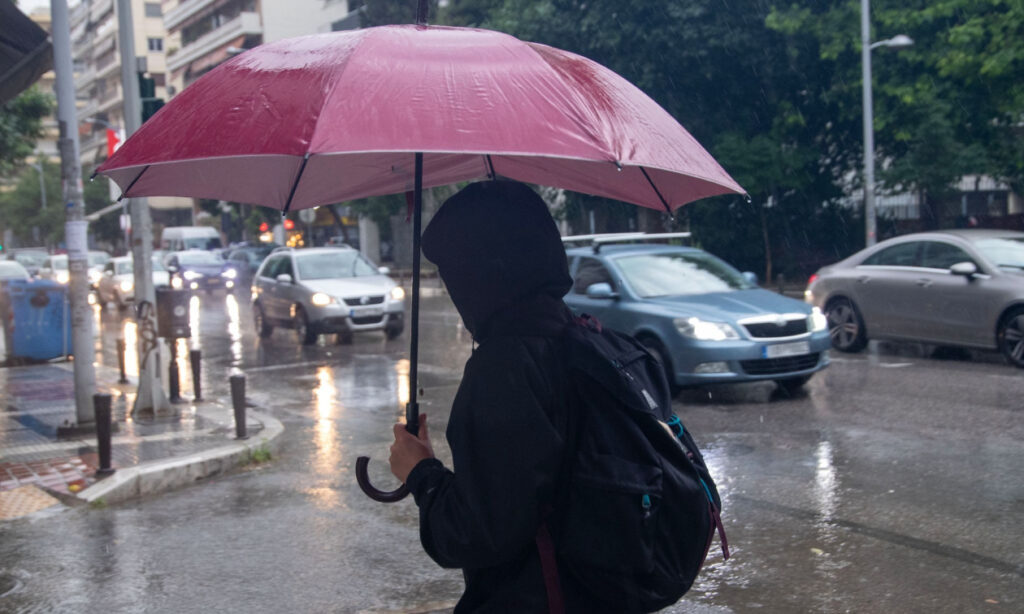 ΕΚΤΑΚΤΟ ΤΩΡΑ: ΑΝΑΒΑΘΜΙΣΤΗΚΕ ΣΕ «ΚΟΚΚΙΝΟ» ΤΟ ΔΕΛΤΙΟ ΤΗΣ ΕΜΥ ΓΙΑ ΤΟΝ ΚΑΙΡΟ – ΠΟΙΕΣ ΕΙΝΑΙ ΟΙ ΕΠΙΚΙΝΔΥΝΕΣ ΠΕΡΙΟΧΕΣ – ΟΙ ΠΟΛΕΙΣ ΠΟΥ ΘΑ «ΠΝΙΓΟΥΝ»
