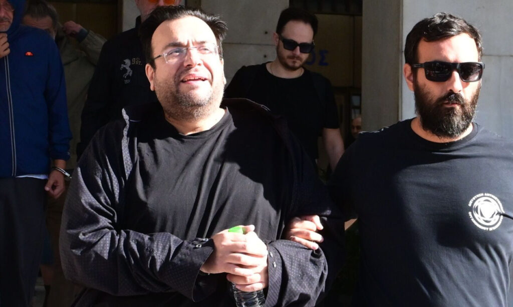 ΕΚΤΑΚΤΟ ΤΩΡΑ: ΤΟΝ ΒΑΖΟΥΝ ΚΙ ΑΥΤΟΝ ΣΤΗ ΦΥΛΑΚΗ