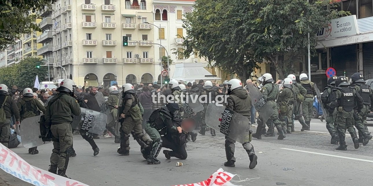 ΧΑΜΟΣ ΤΩΡΑ στη συγκέντρωση διαμαρτυρίας για την ομιλία του Κασιδιάρη - Δείτε ΒΙΝΤΕΟ