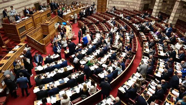 «Τέλος» πασίγνωστο Ελληνικό κόμμα – Του πήραν όλα τα χρήματα