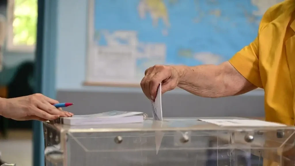 Τρίβουν όλοι τα μάτια τους με το ποσοστό που έδωσαν στο νέο κόμμα Κασιδιάρη σε νέα δημοσκόπηση