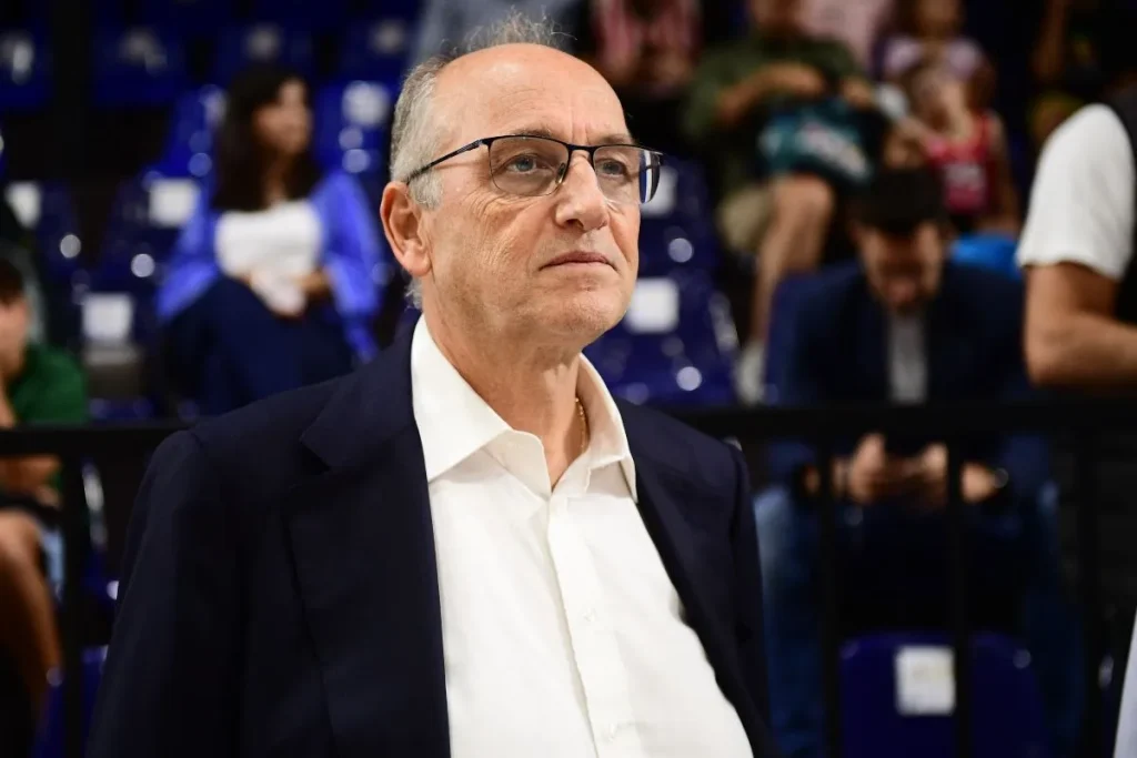 Ραγδαίες εξελίξεις σoκ στο ελληνικό μπάσκετ: Ένταλμα σύλληψης για τον Βαγγέλη Λιόλιο και μέλη ΔΣ της ΕΟΚ
