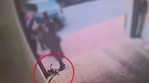 Αστυνομικός στη Θεσσαλονίκη πέταξε κάτω γιλέκο, γκλομπ και όπλο για να διαπληκτιστεί με πολίτη 
