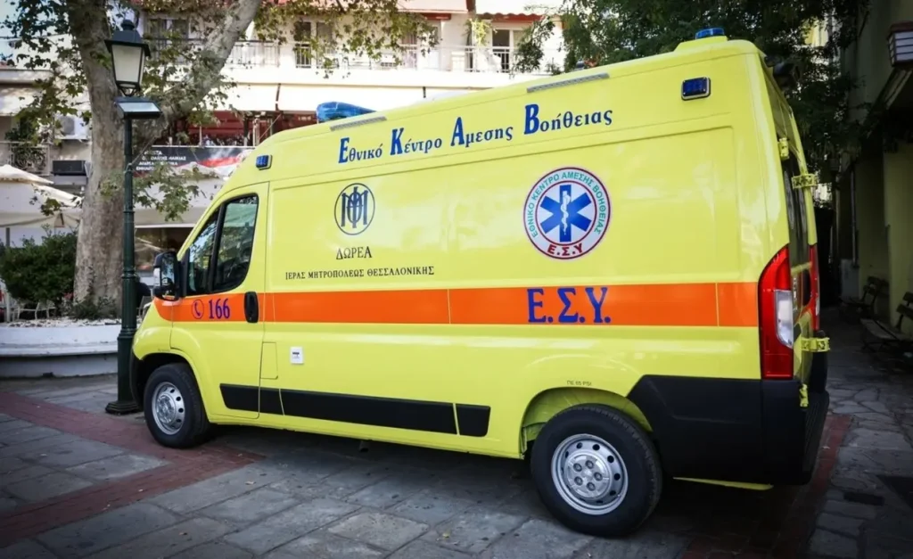 EKTAKTO: Μεταφέρεται εσπευσμένα στο νοσοκομείο – Δίνουν μεγάλη μάχη οι διασώστες να τον κρατήσουν στη ζωή