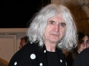Έκτακτη είδηση σoκ για Νίκο Καρβέλα – «Ντου» της εφορίας στο σπίτι του