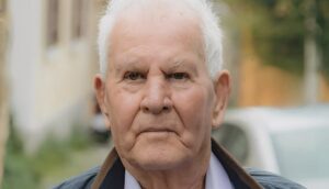 Η απίστευτη ιστορία του 76χρονου κύριου Λευτέρη – Παντρεύτηκε στα 16 και πλέον έχει 10 εγγόνια, 10 δισέγγονα και τρισέγγονο