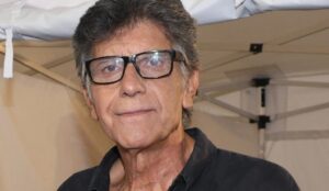 Γιάννης Μπέζος: «Ο Θεός είναι ανθρώπινη εφεύρεση από τον φόβο του θανάτου»