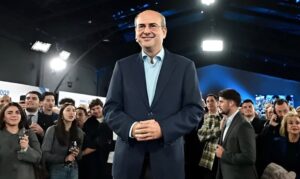 Κωστής Χατζηδάκης προς ΟΝΝΕΔίτες: «Πάρτε στην πλάτη σας την επόμενη εκλογική μάχη, κρίνεται το μέλλον της χώρας»