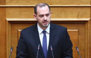 Στο νοσοκομείο εσπευσμένα ο Γιώργος Κώτσηρας – Αισθάνθηκε αδιαθεσία στη Βουλή