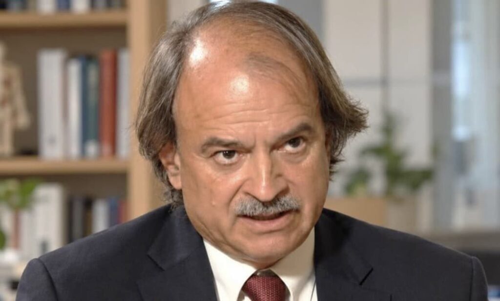  Ιωάννης Ιωαννίδης: «Η Ελλάδα πάσχει από αχρηστοκρατία – Ένα σμήνος κηφήνες έχουν καταλάβει την εξουσία»