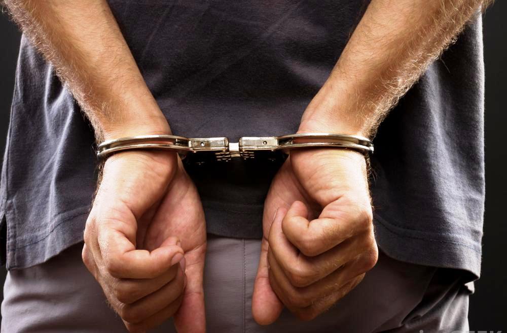ΕΚΤΑΚΤΟ! Συνελήφθη 56χρονος που εισέβαλε σε γραφείο βουλευτή με όπλο πολεμικών τεχνών